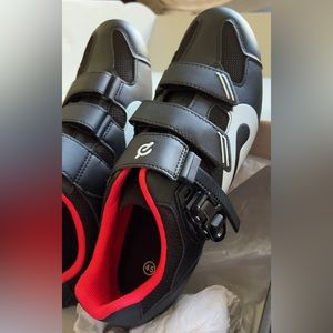 Men’s Peloton biking shoes size 45, which is size 11!